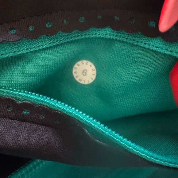 Lululemon Athletica Blue and Black Ankle Cropped Pants - Picture 8 of 8